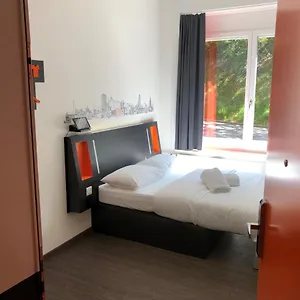 Easyhotel West Otel